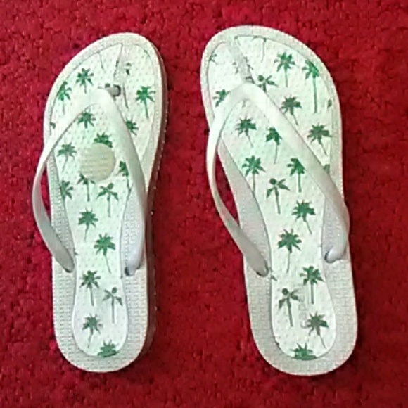 Slippers - Picture 2 of 3